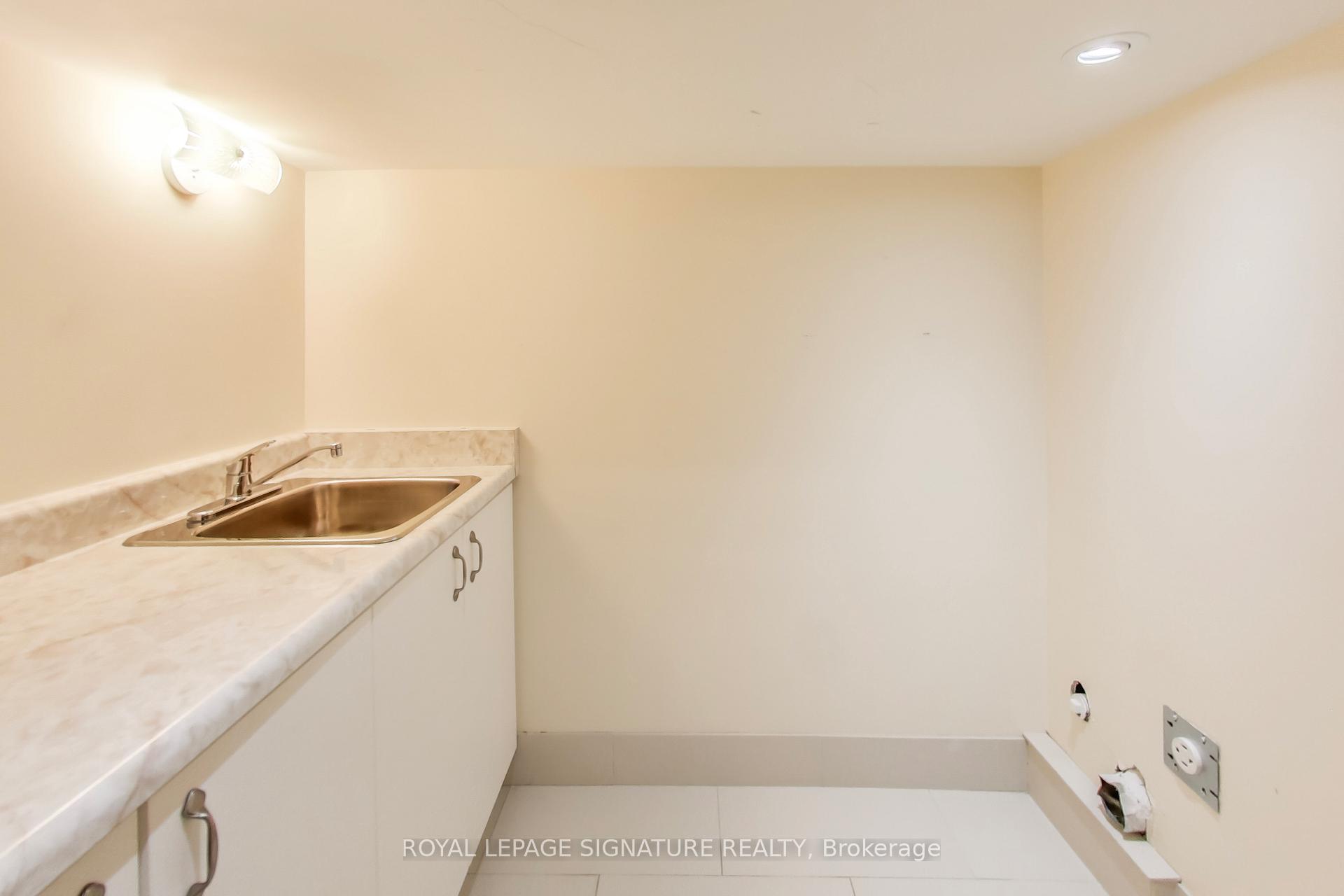 Photo 33 of 10 Davies Crescent, Toronto, East York — HOMEH