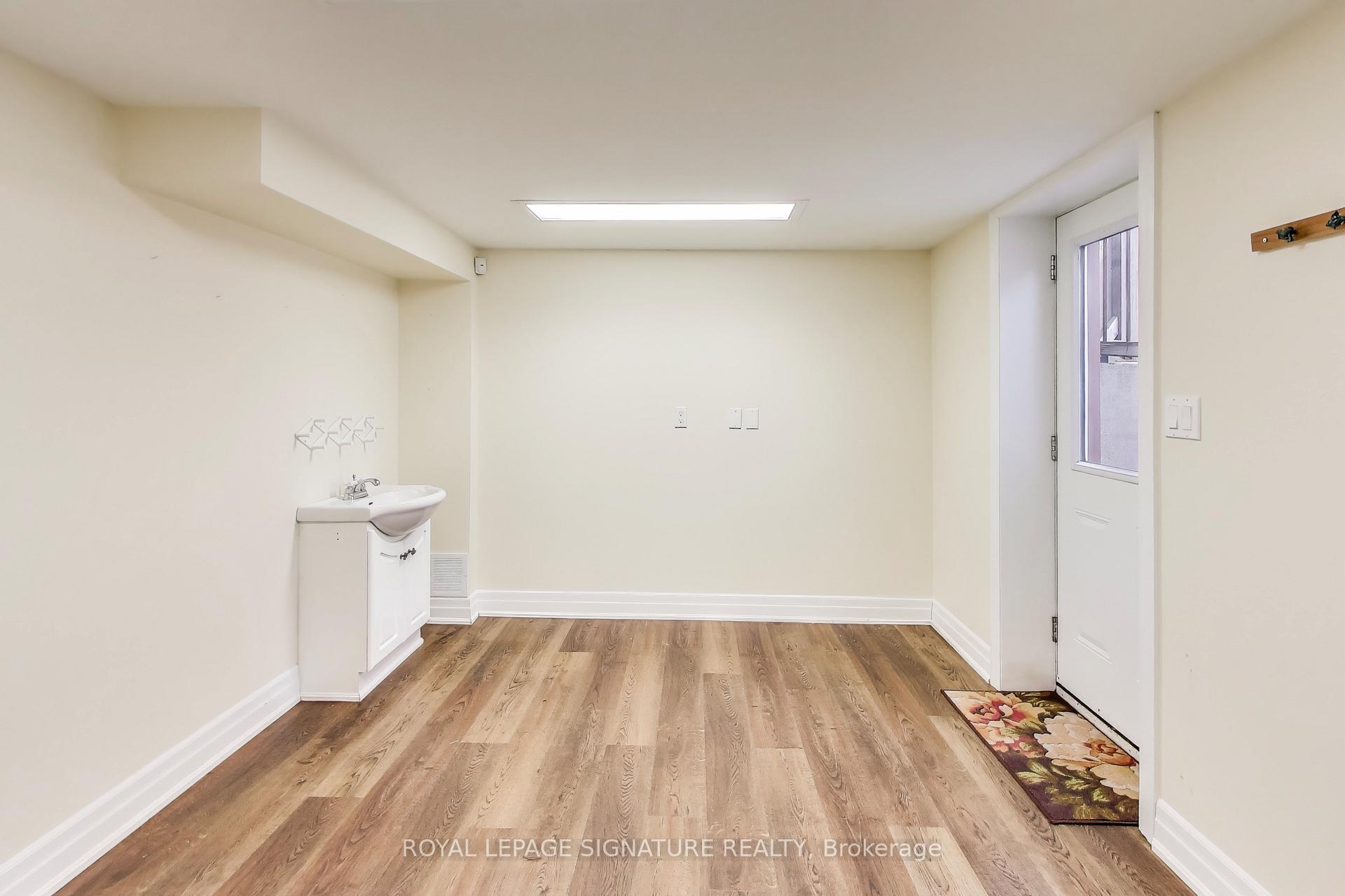 Photo 34 of 10 Davies Crescent, Toronto, East York — HOMEH