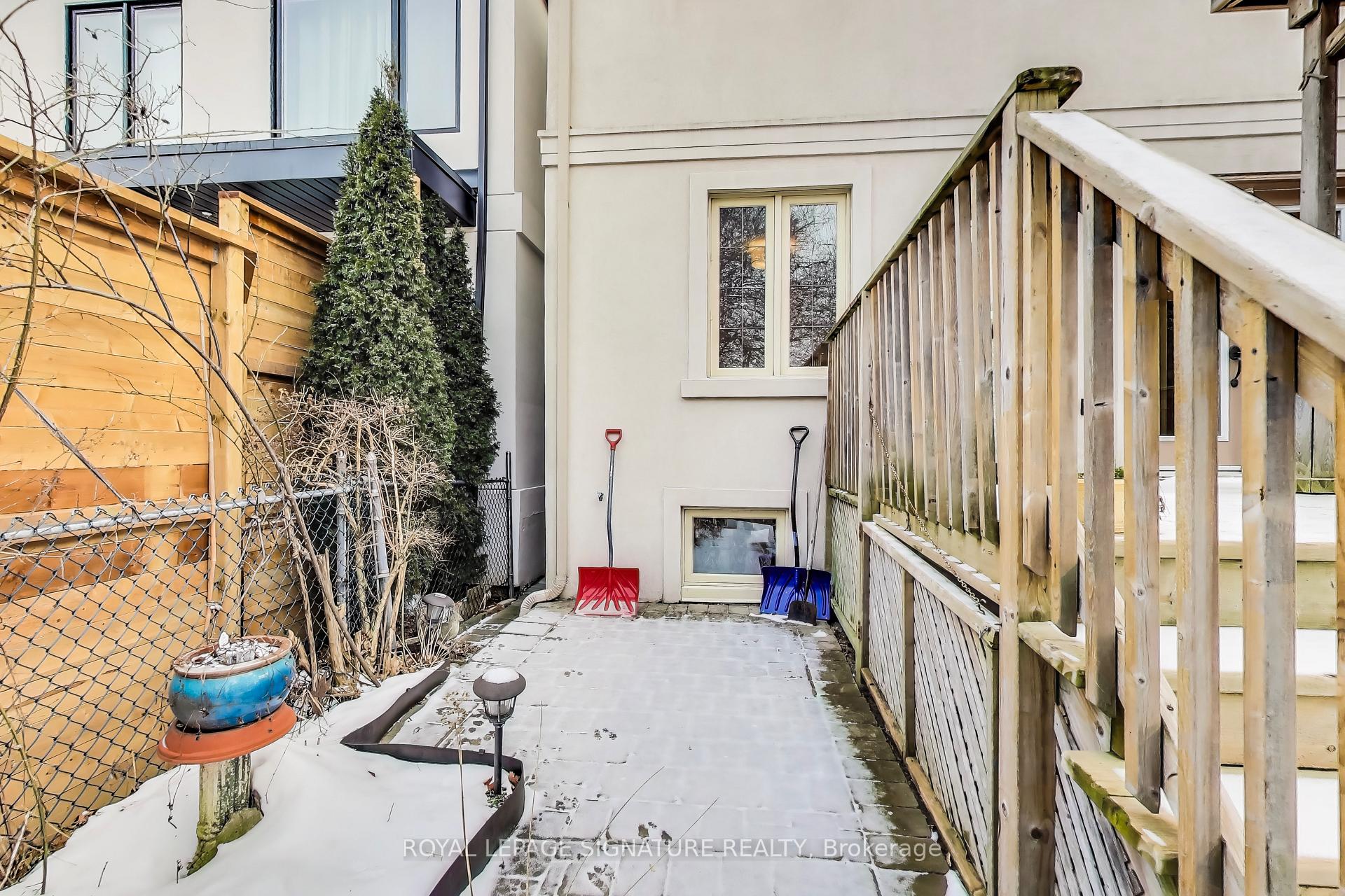 Photo 38 of 10 Davies Crescent, Toronto, East York — HOMEH