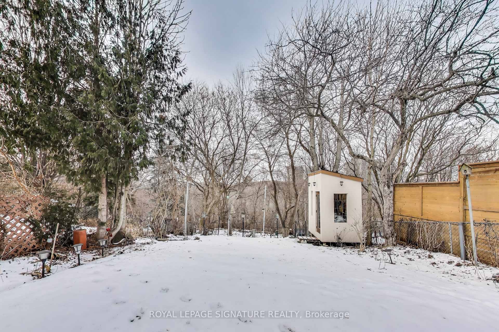 Photo 39 of 10 Davies Crescent, Toronto, East York — HOMEH