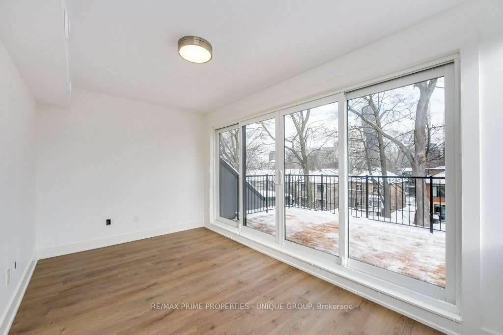 Photo 5 of Unit D, 471 Oriole Parkway, Toronto, Yonge-Eglinton — HOMEH
