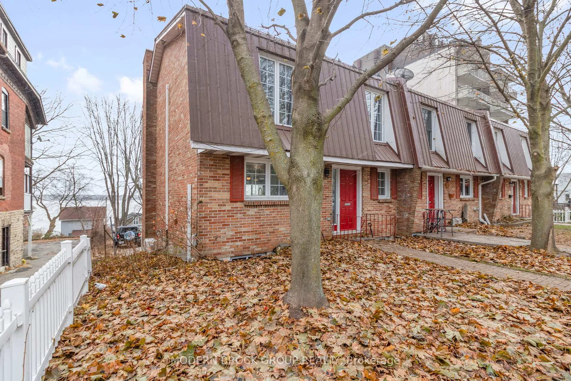 Photo 3 of 115 King Street E, Brockville — HOMEH