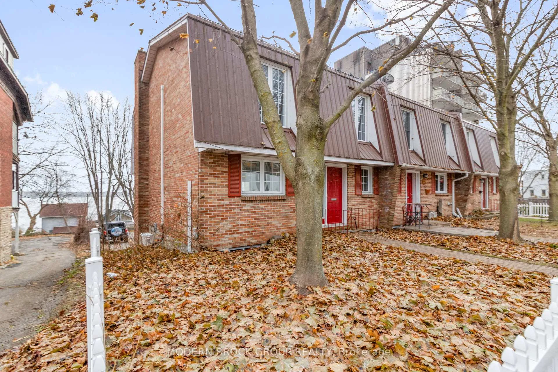 Photo 4 of 115 King Street E, Brockville — HOMEH