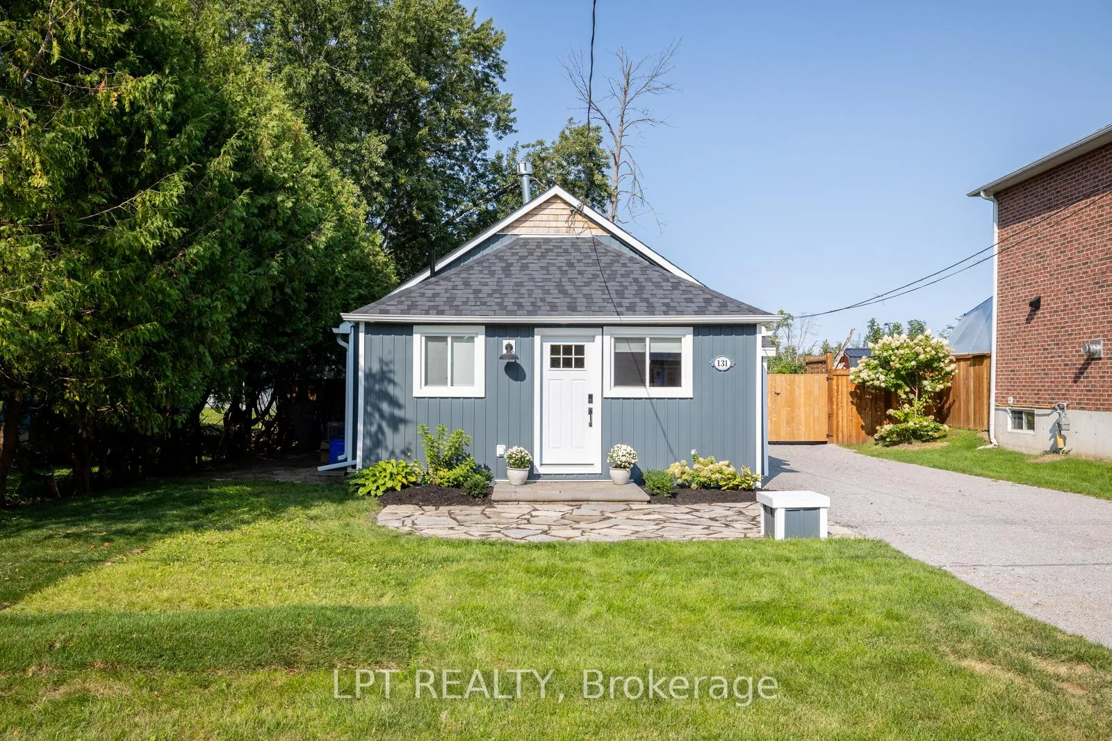 Photo 2 of 131 Maple Avenue, Georgina, Sutton & Jackson's Point — HOMEH