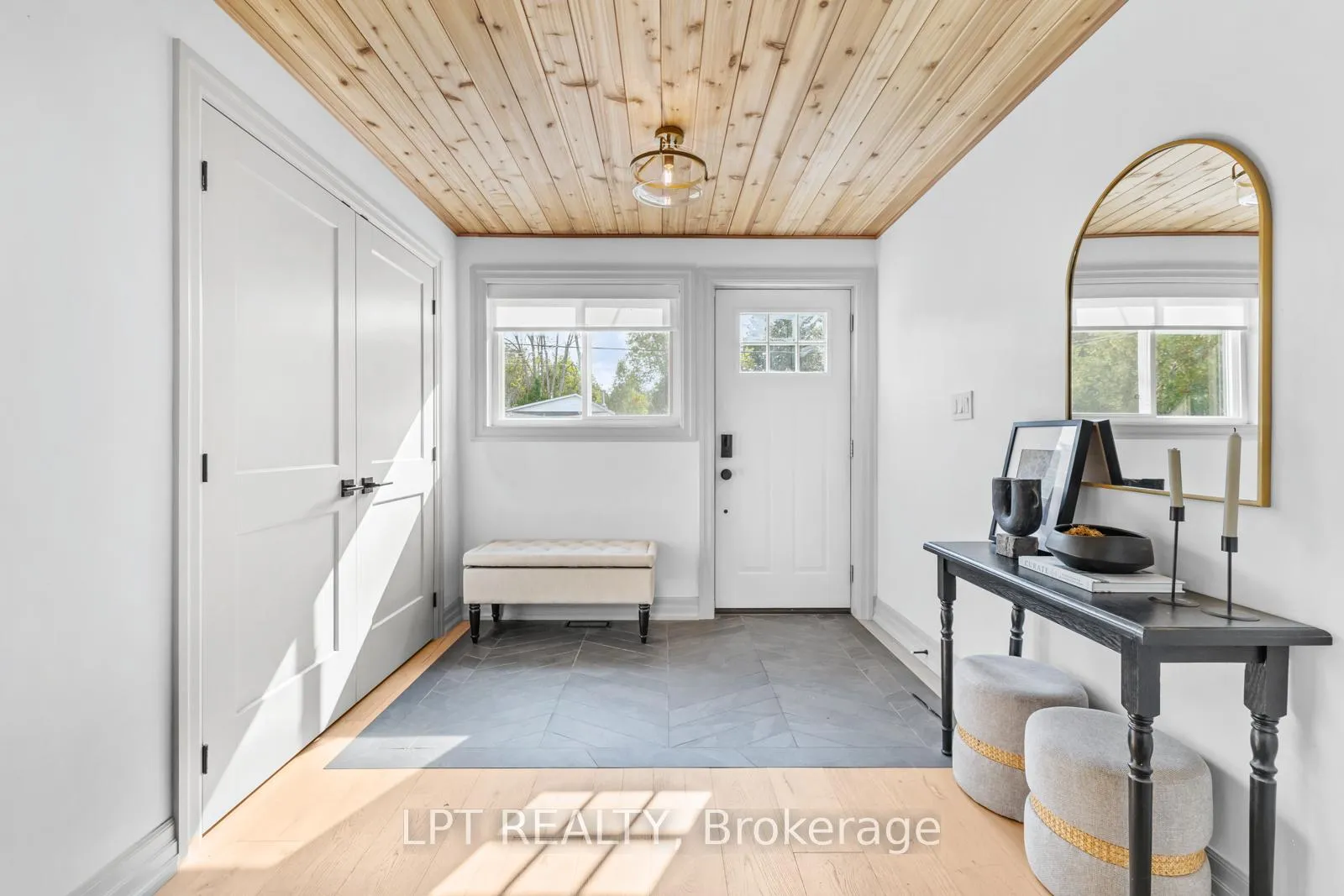 Photo 4 of 131 Maple Avenue, Georgina, Sutton & Jackson's Point — HOMEH