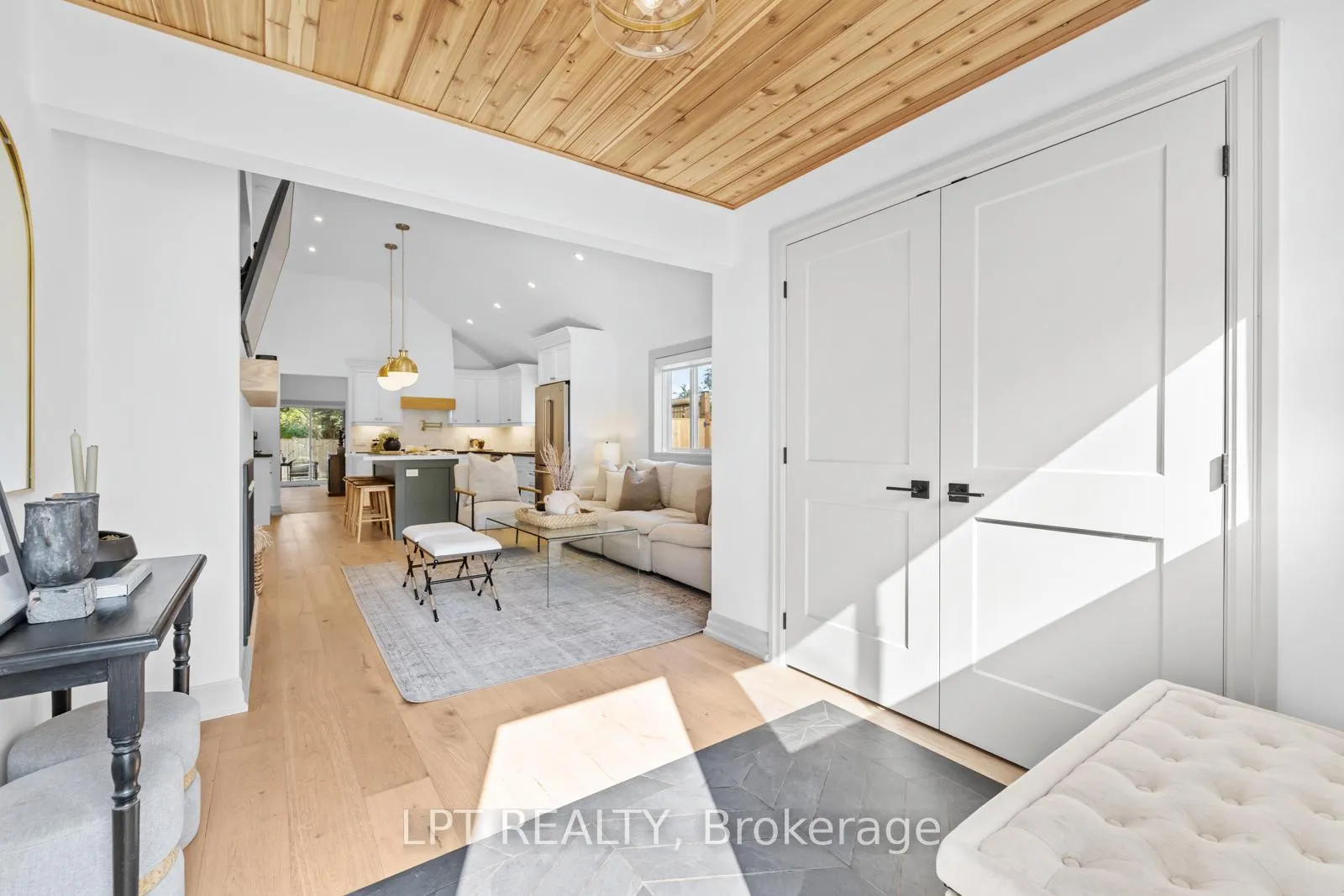 Photo 5 of 131 Maple Avenue, Georgina, Sutton & Jackson's Point — HOMEH