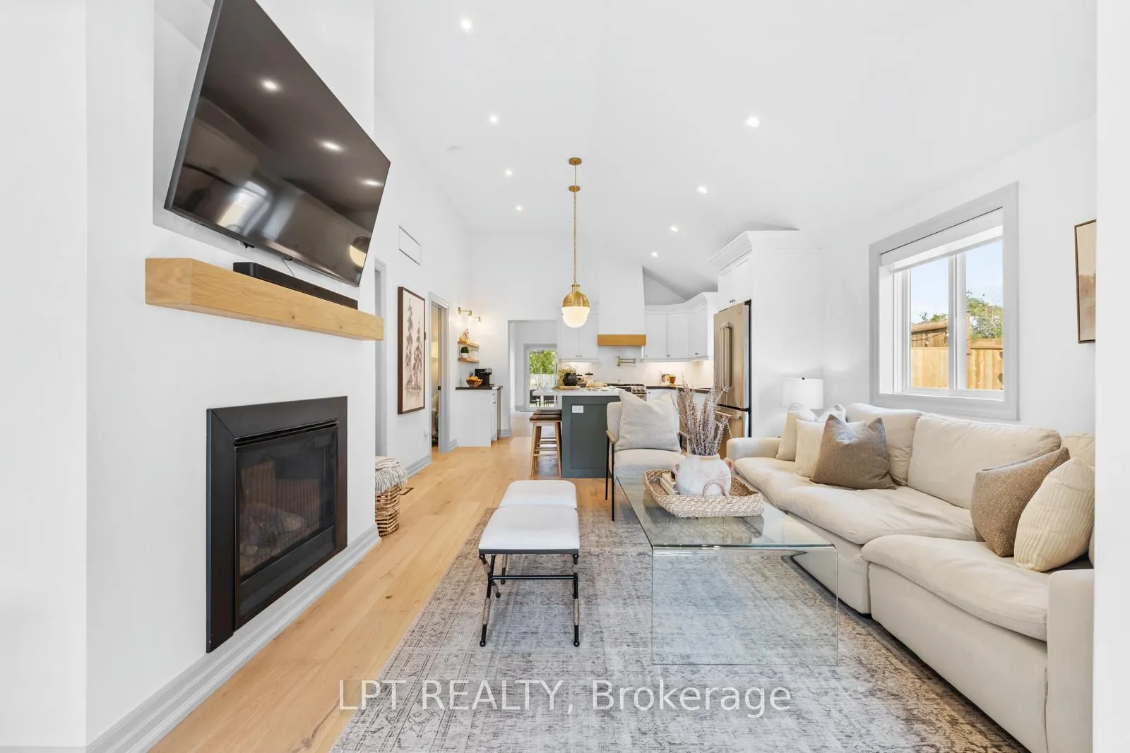 Photo 6 of 131 Maple Avenue, Georgina, Sutton & Jackson's Point — HOMEH