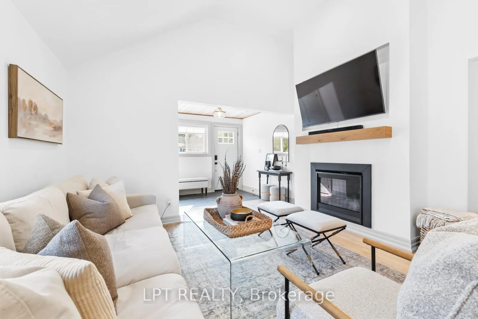 Photo 8 of 131 Maple Avenue, Georgina, Sutton & Jackson's Point — HOMEH