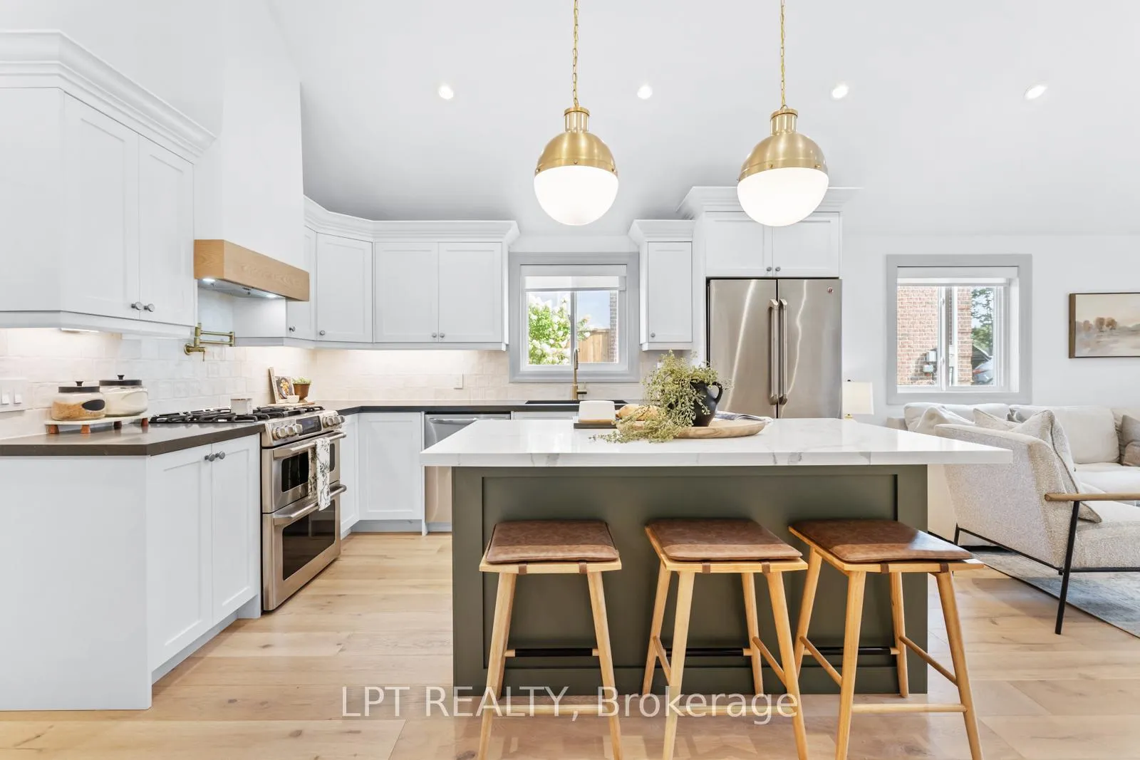 Photo 9 of 131 Maple Avenue, Georgina, Sutton & Jackson's Point — HOMEH