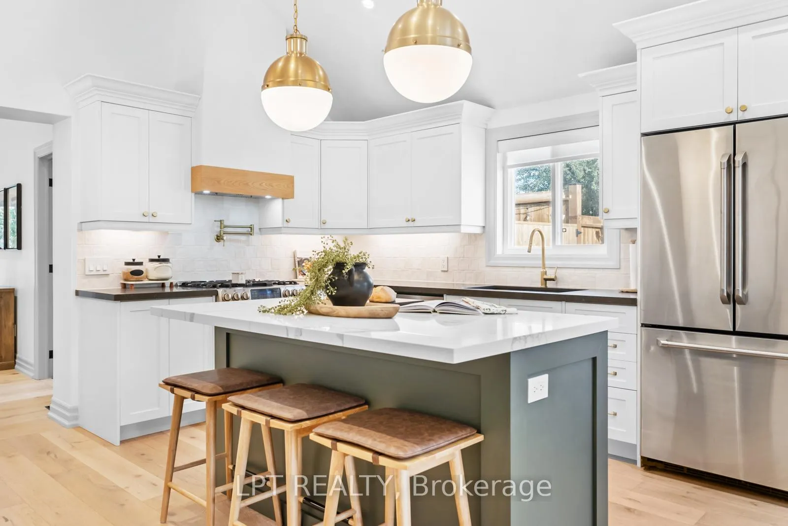 Photo 10 of 131 Maple Avenue, Georgina, Sutton & Jackson's Point — HOMEH
