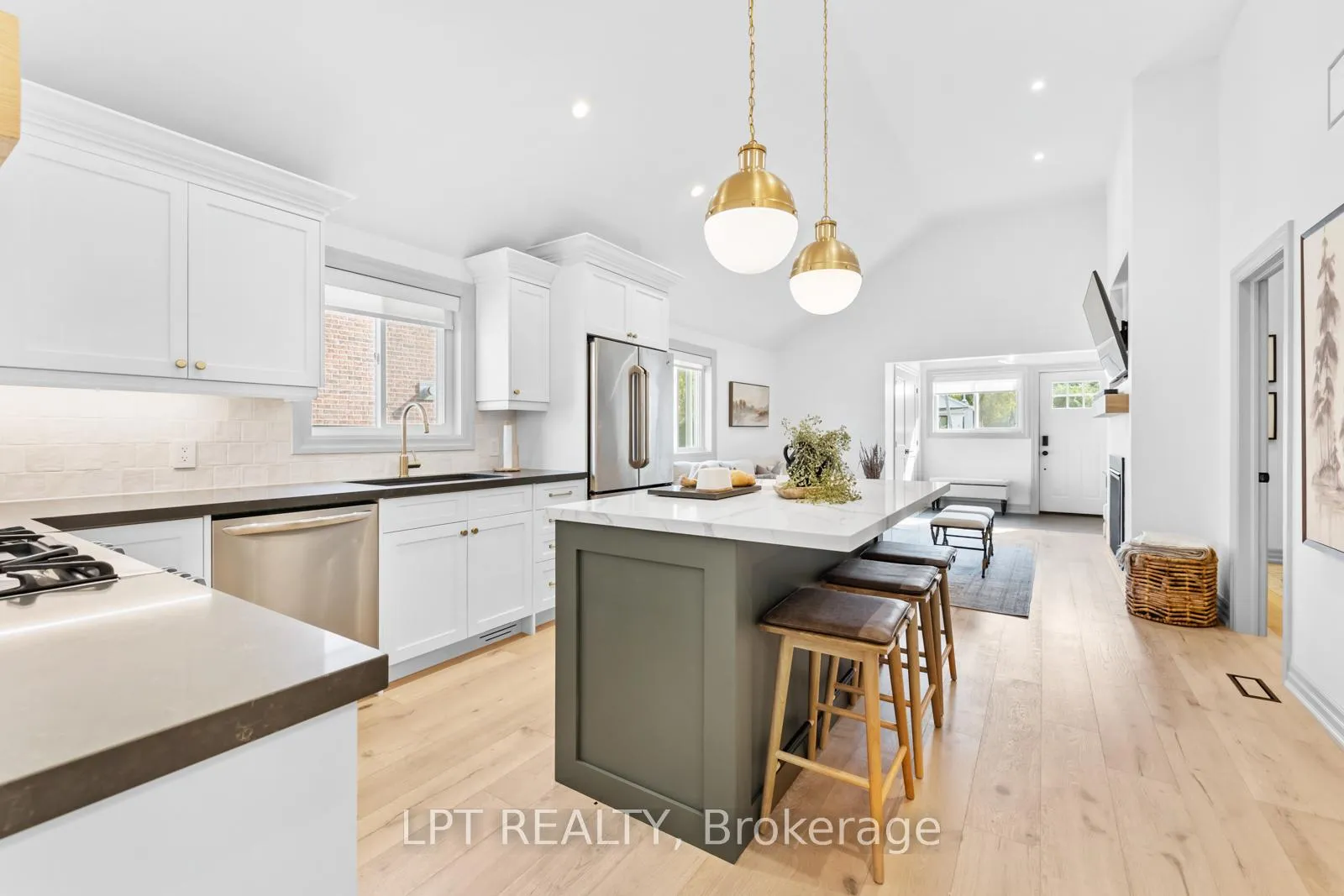 Photo 11 of 131 Maple Avenue, Georgina, Sutton & Jackson's Point — HOMEH