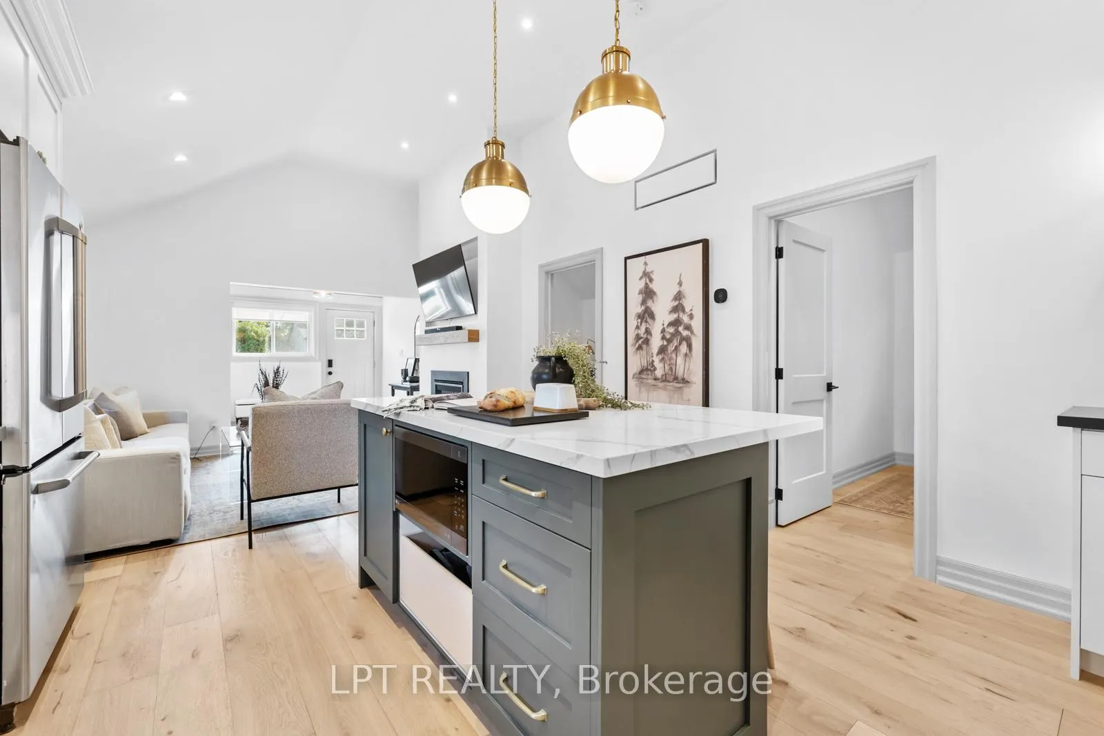 Photo 14 of 131 Maple Avenue, Georgina, Sutton & Jackson's Point — HOMEH