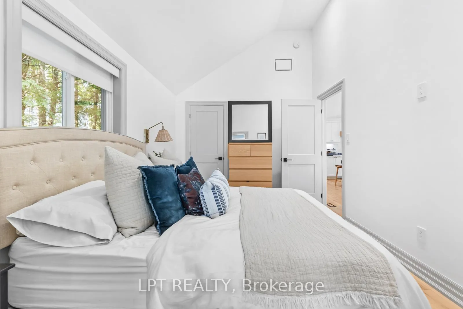 Photo 16 of 131 Maple Avenue, Georgina, Sutton & Jackson's Point — HOMEH