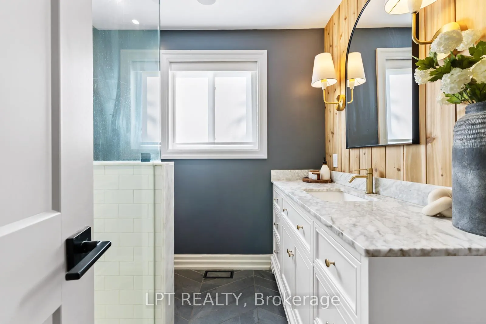 Photo 17 of 131 Maple Avenue, Georgina, Sutton & Jackson's Point — HOMEH
