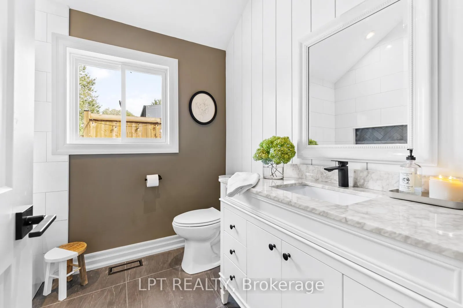 Photo 22 of 131 Maple Avenue, Georgina, Sutton & Jackson's Point — HOMEH