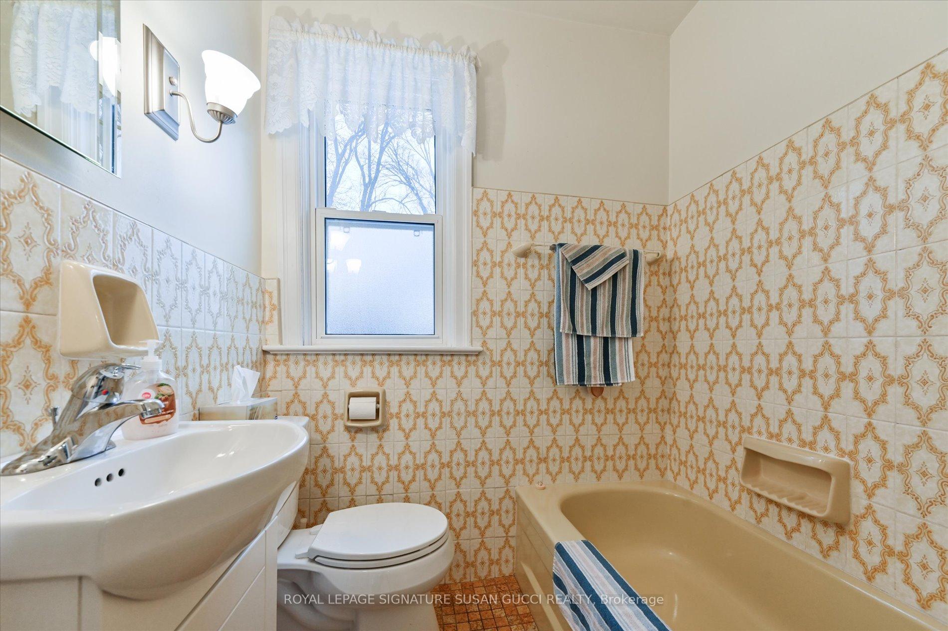 Photo 15 of 46 Holland Avenue, Toronto, O'Connor-Parkview — HOMEH