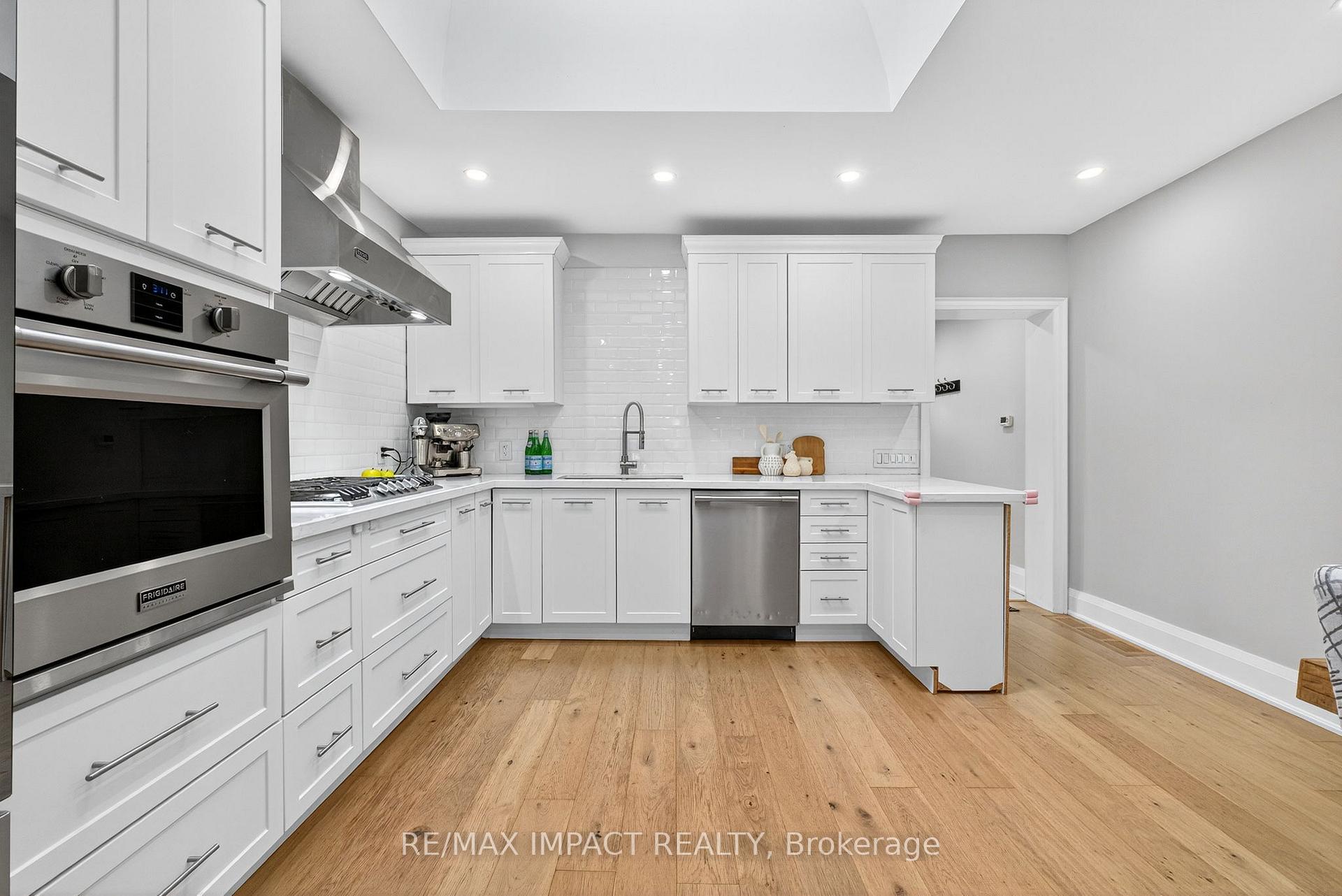 Photo 14 of 41 McDonald Avenue, Scarborough, Oakridge — HOMEH