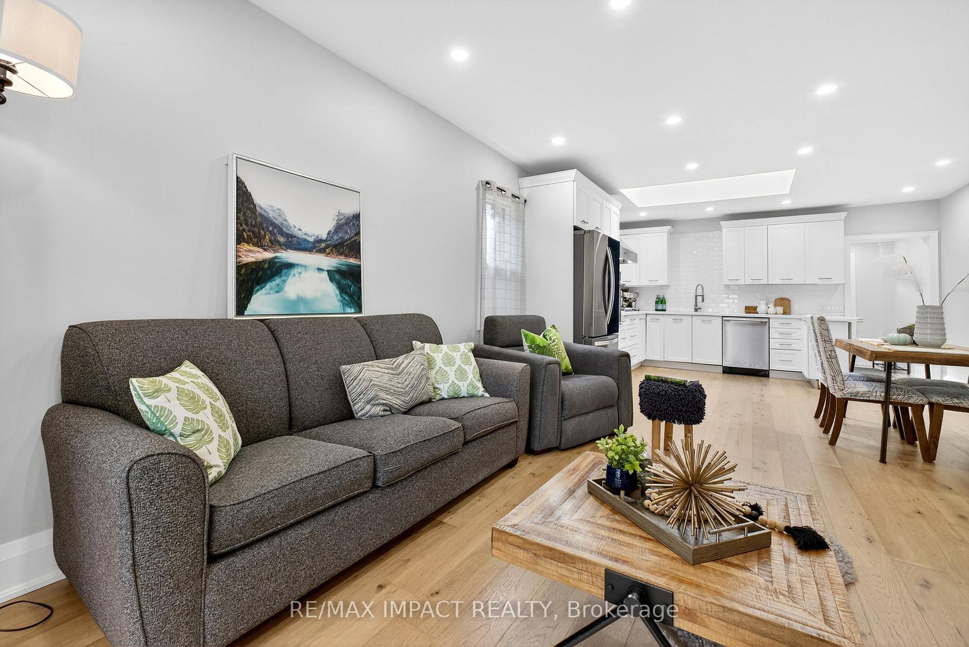 Photo 18 of 41 McDonald Avenue, Scarborough, Oakridge — HOMEH