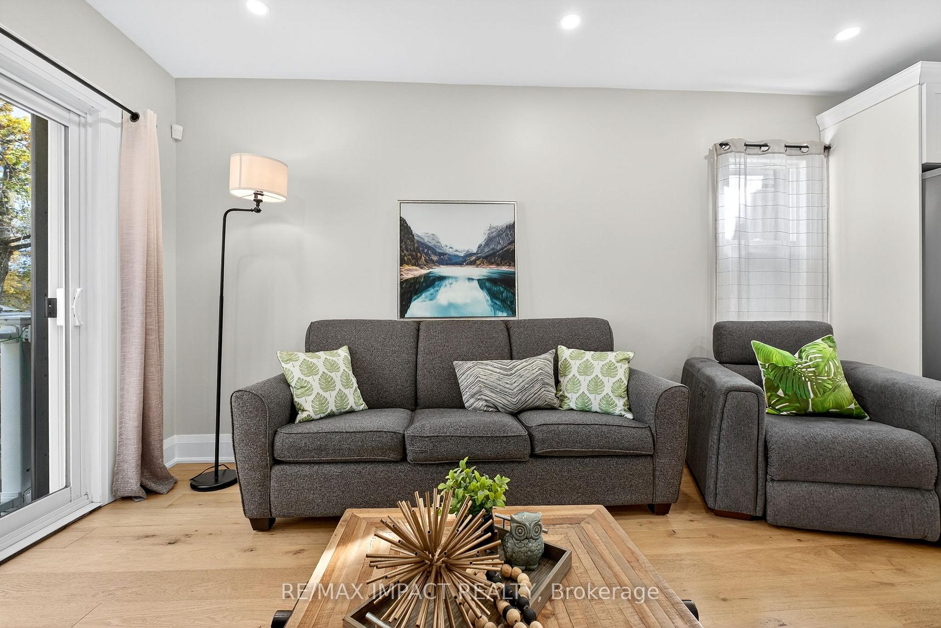 Photo 20 of 41 McDonald Avenue, Scarborough, Oakridge — HOMEH