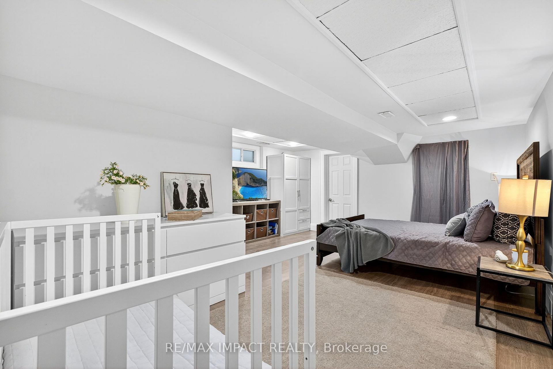 Photo 24 of 41 McDonald Avenue, Scarborough, Oakridge — HOMEH