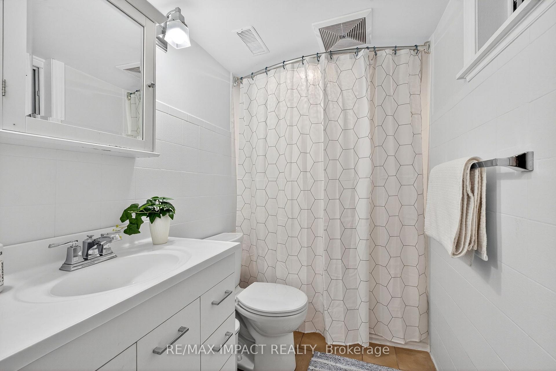 Photo 29 of 41 McDonald Avenue, Scarborough, Oakridge — HOMEH
