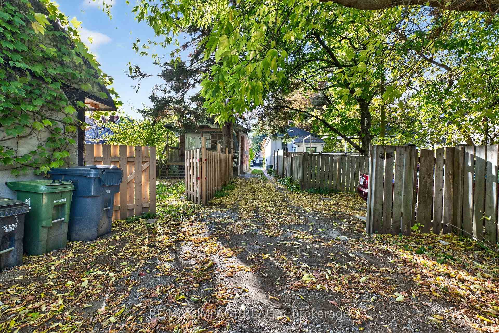 Photo 37 of 41 McDonald Avenue, Scarborough, Oakridge — HOMEH