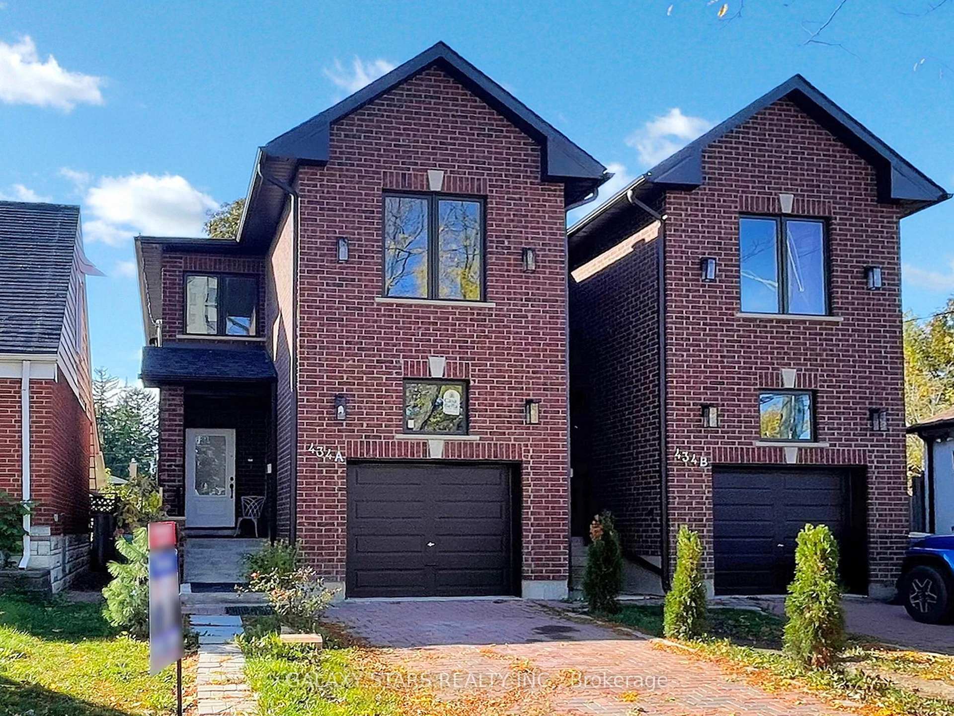 Photo 4 of 434A Midland Avenue, Scarborough, Birchcliffe-Cliffside — HOMEH