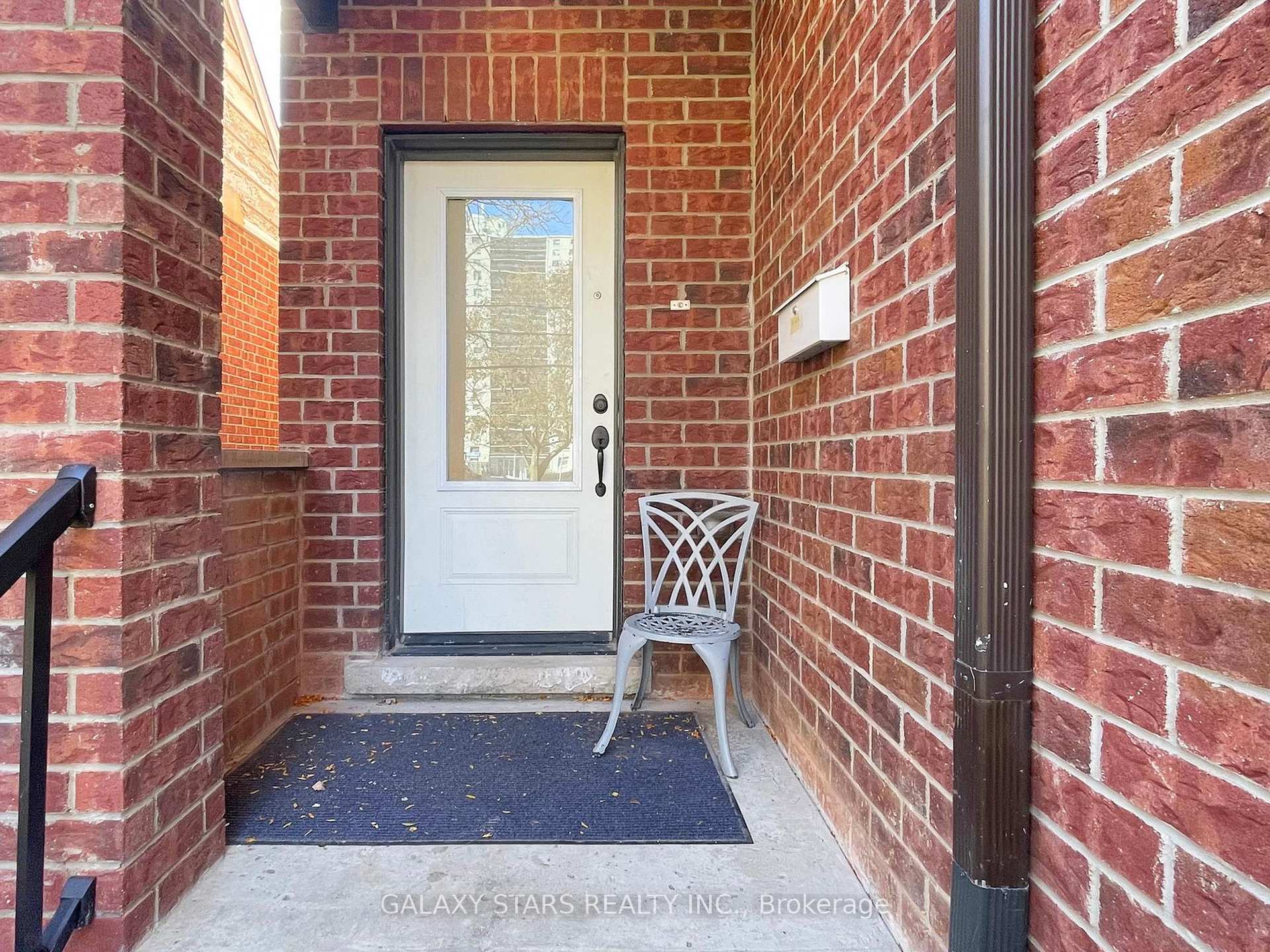 Photo 6 of 434A Midland Avenue, Scarborough, Birchcliffe-Cliffside — HOMEH