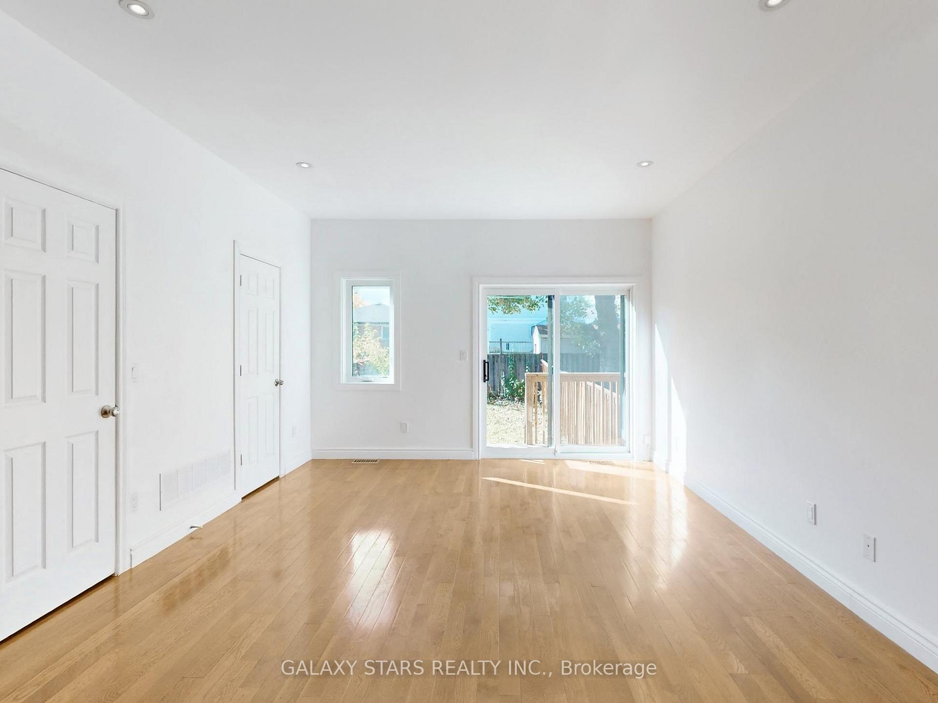 Photo 7 of 434A Midland Avenue, Scarborough, Birchcliffe-Cliffside — HOMEH
