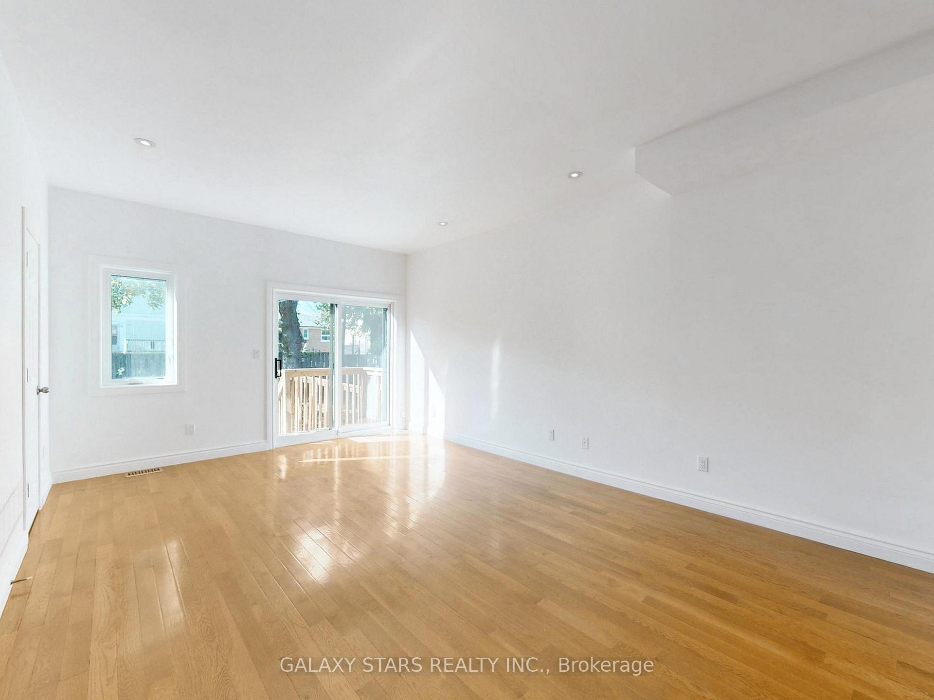Photo 8 of 434A Midland Avenue, Scarborough, Birchcliffe-Cliffside — HOMEH
