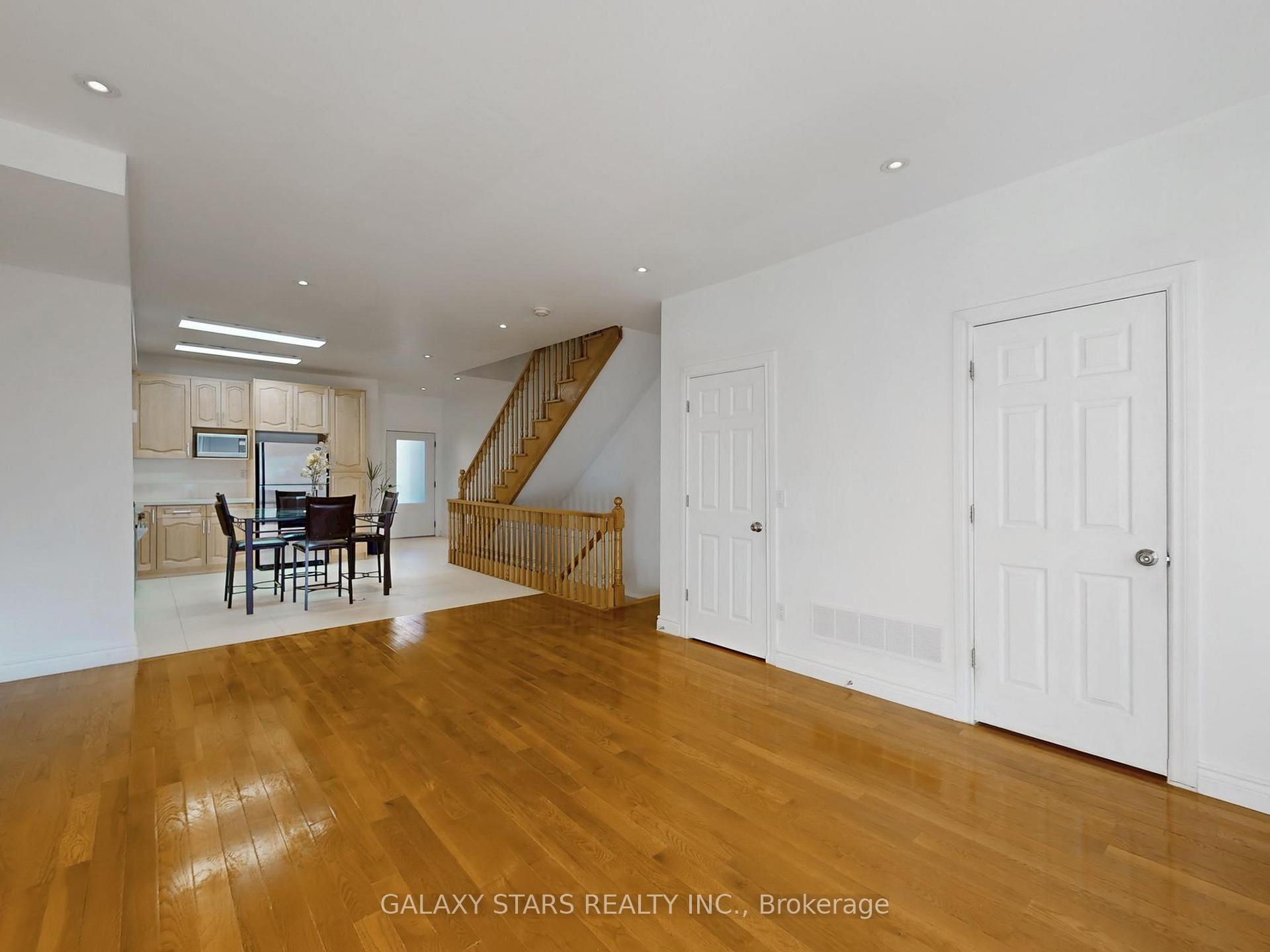 Photo 10 of 434A Midland Avenue, Scarborough, Birchcliffe-Cliffside — HOMEH