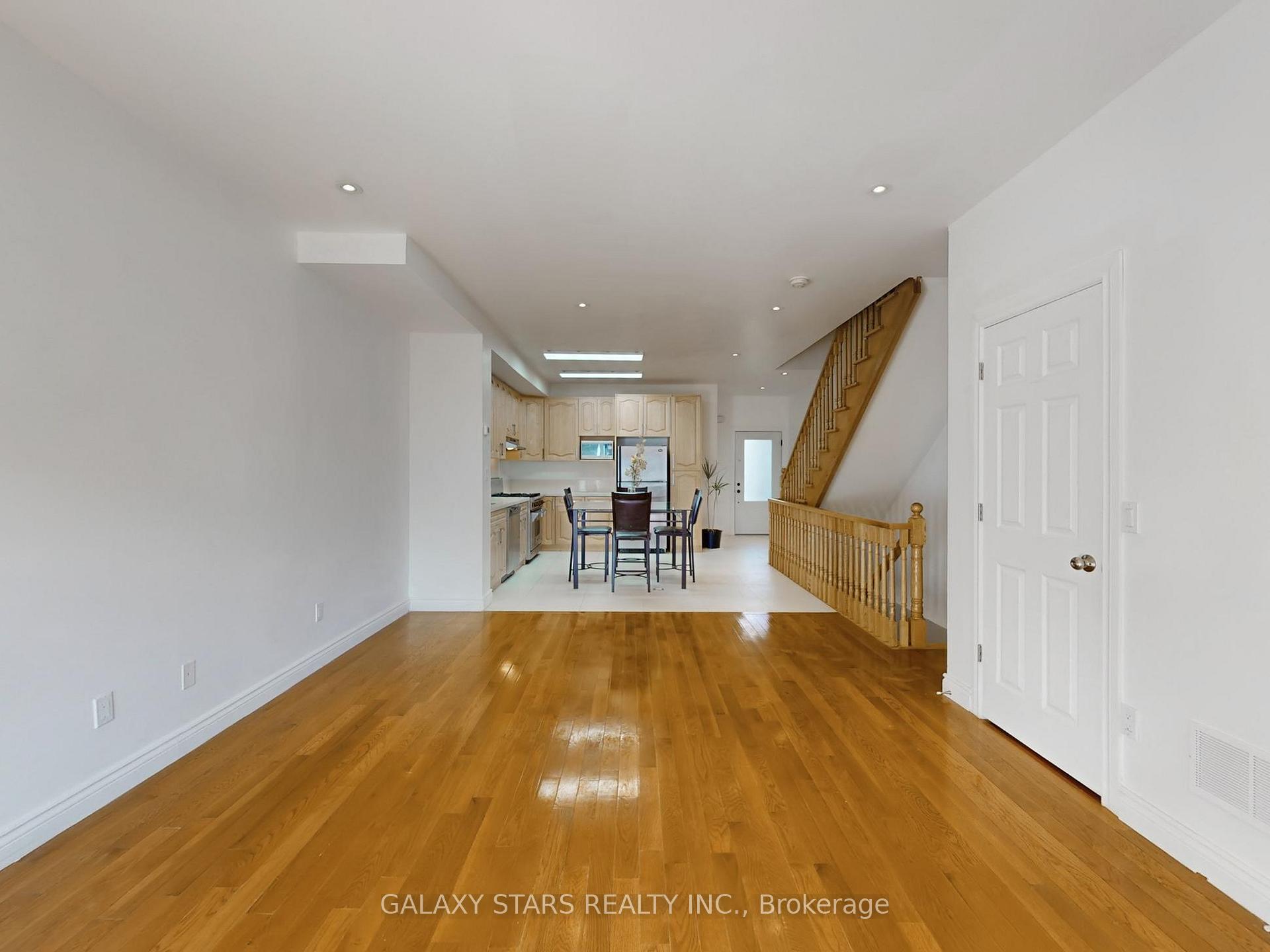 Photo 11 of 434A Midland Avenue, Scarborough, Birchcliffe-Cliffside — HOMEH