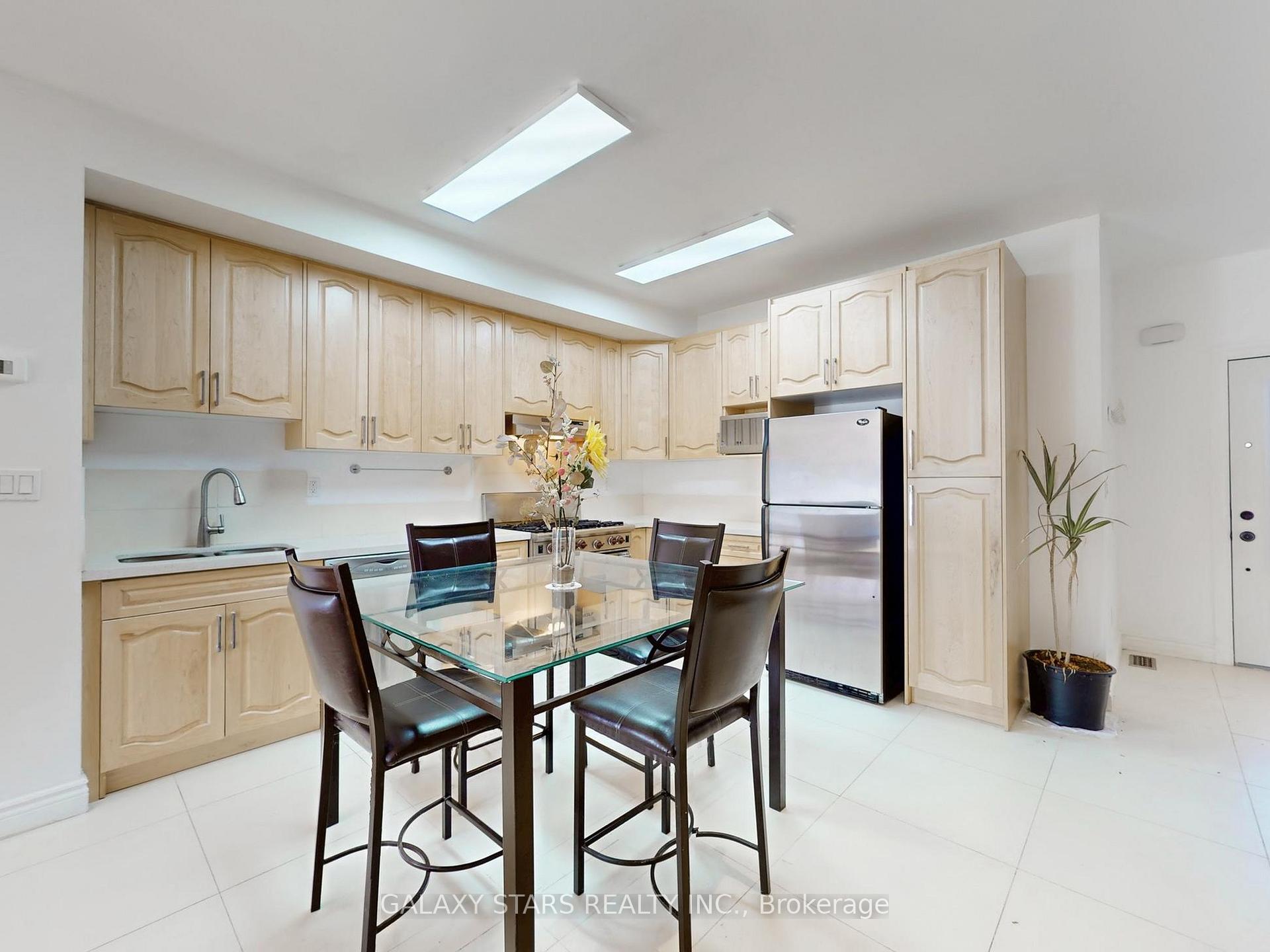 Photo 12 of 434A Midland Avenue, Scarborough, Birchcliffe-Cliffside — HOMEH