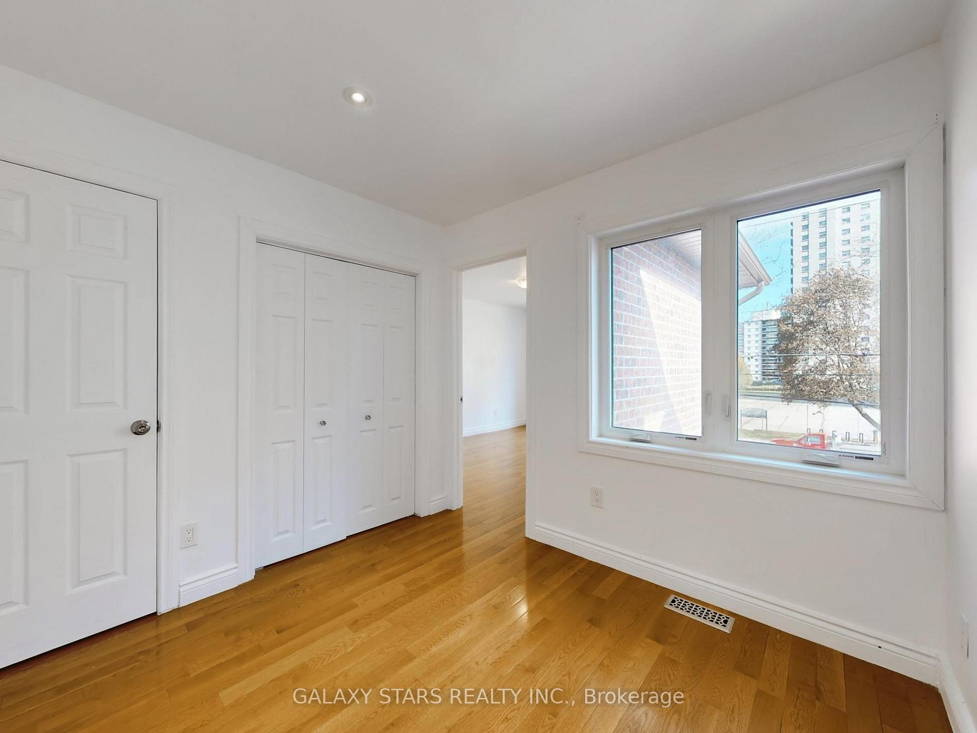 Photo 16 of 434A Midland Avenue, Scarborough, Birchcliffe-Cliffside — HOMEH