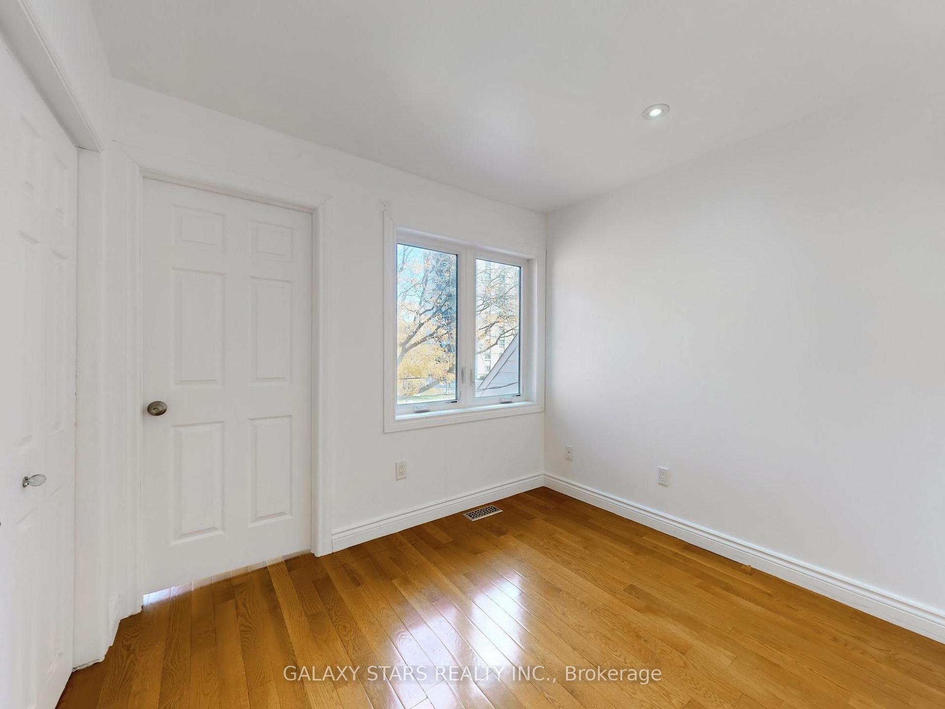 Photo 17 of 434A Midland Avenue, Scarborough, Birchcliffe-Cliffside — HOMEH