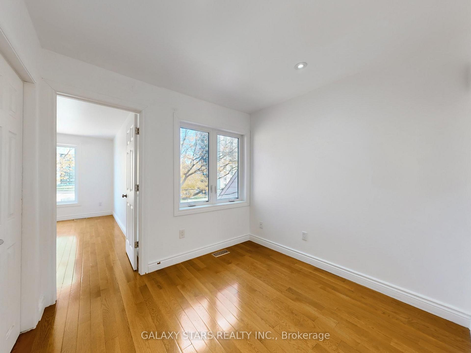 Photo 18 of 434A Midland Avenue, Scarborough, Birchcliffe-Cliffside — HOMEH