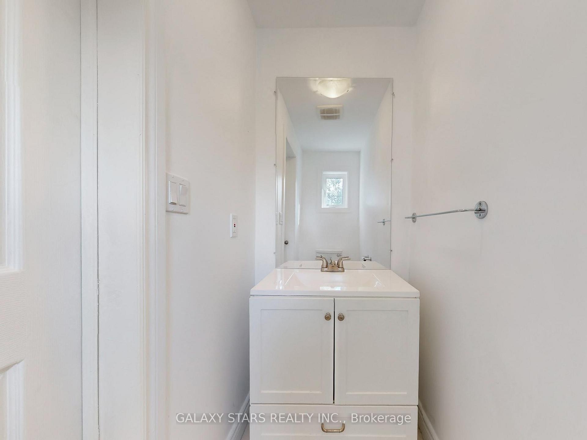 Photo 19 of 434A Midland Avenue, Scarborough, Birchcliffe-Cliffside — HOMEH