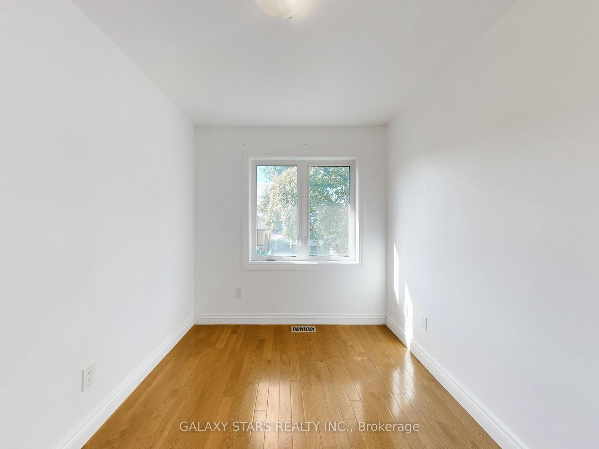 Photo 24 of 434A Midland Avenue, Scarborough, Birchcliffe-Cliffside — HOMEH