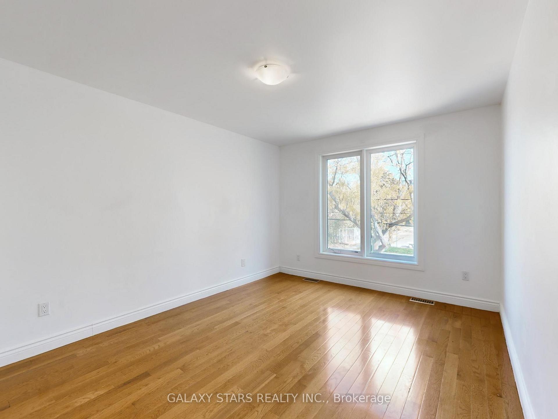 Photo 28 of 434A Midland Avenue, Scarborough, Birchcliffe-Cliffside — HOMEH