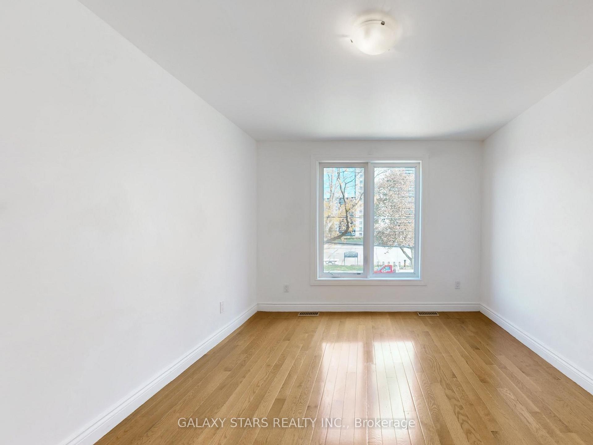 Photo 29 of 434A Midland Avenue, Scarborough, Birchcliffe-Cliffside — HOMEH