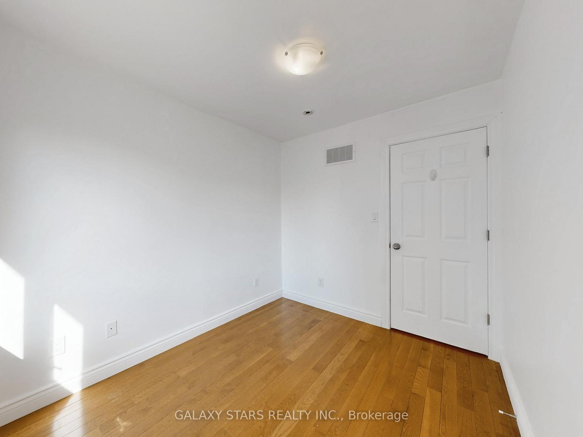 Photo 32 of 434A Midland Avenue, Scarborough, Birchcliffe-Cliffside — HOMEH