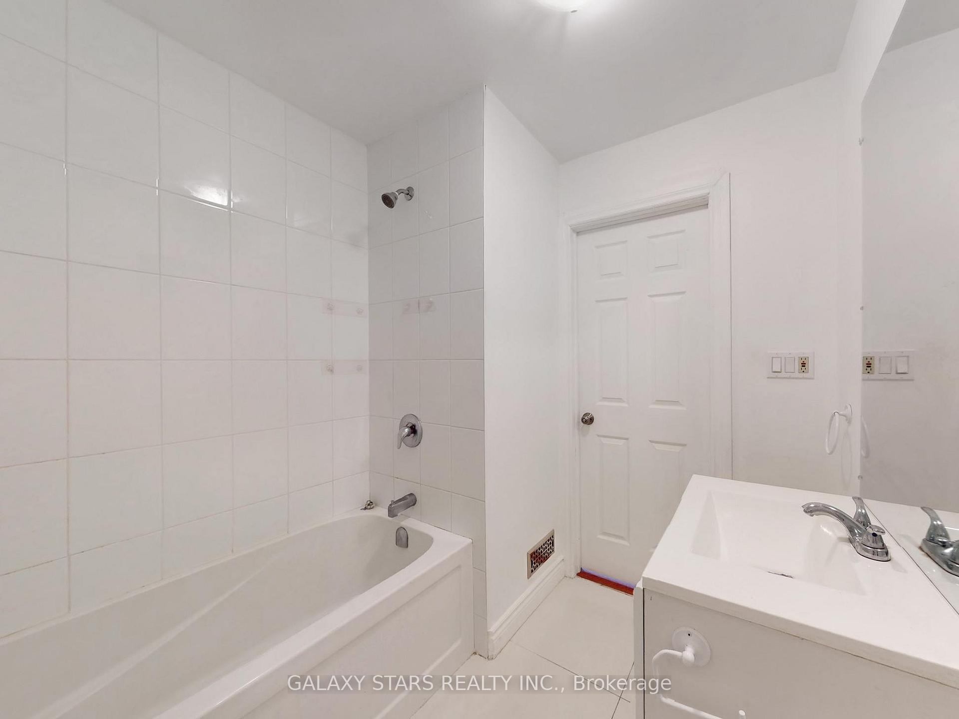 Photo 33 of 434A Midland Avenue, Scarborough, Birchcliffe-Cliffside — HOMEH