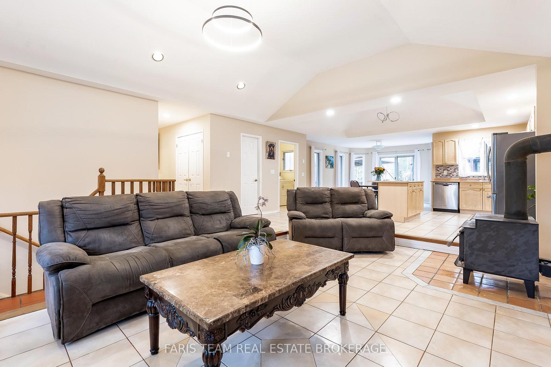 Photo 10 of 64 Nadia Crescent, Tiny, Rural Tiny — HOMEH
