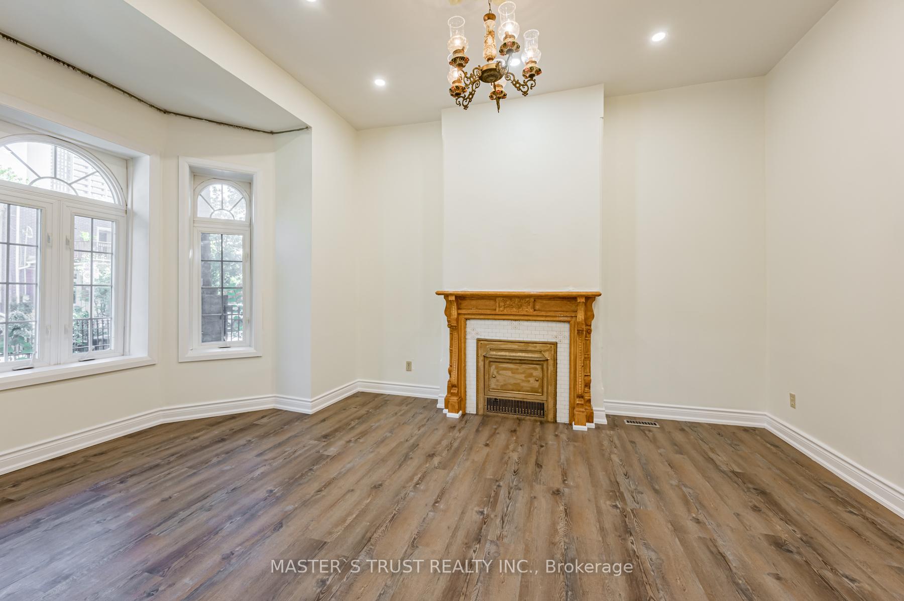 Photo 4 of Unit Main Floor, 246 Major Street, Toronto, University — HOMEH
