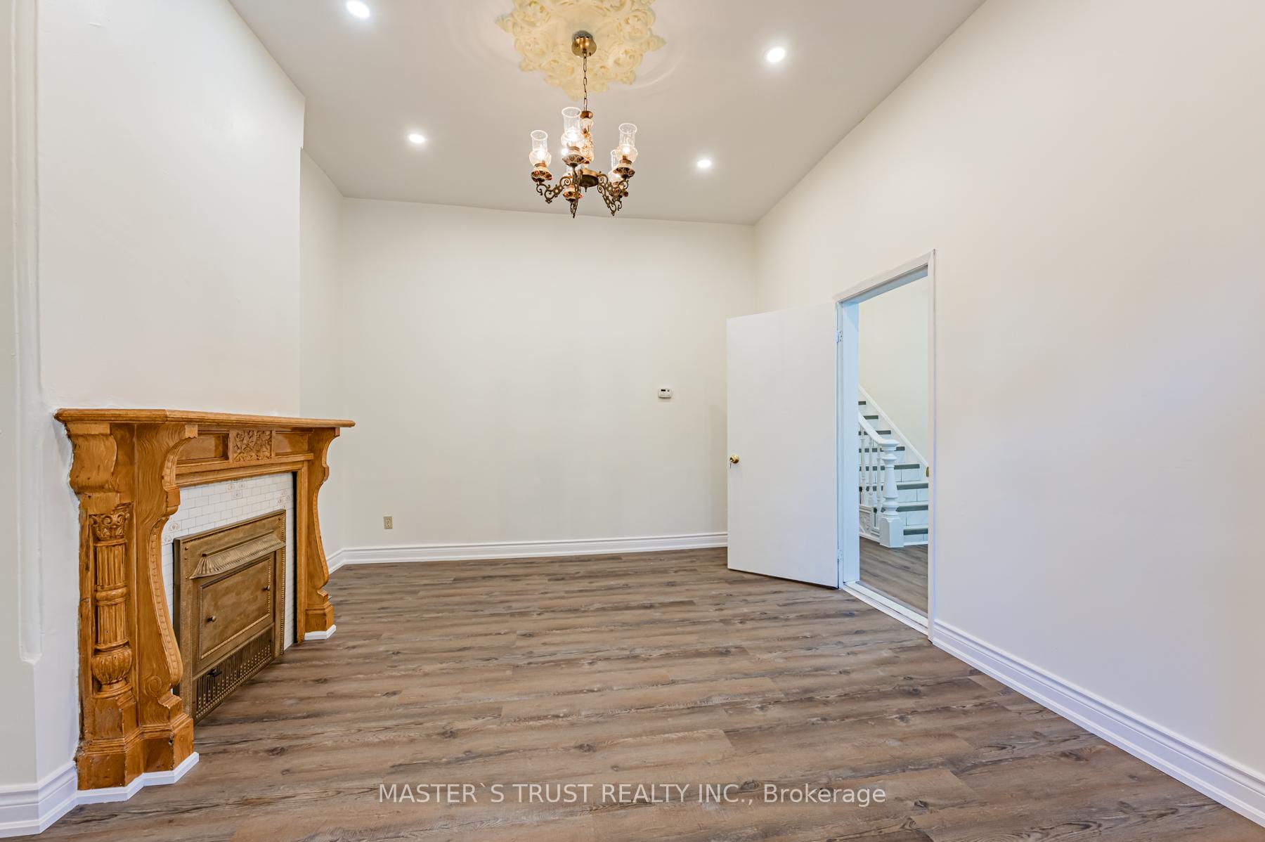Photo 6 of Unit Main Floor, 246 Major Street, Toronto, University — HOMEH