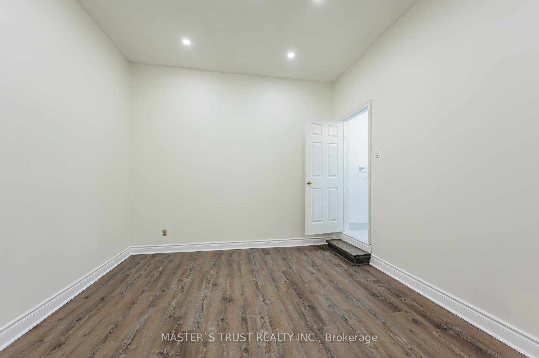 Photo 8 of Unit Main Floor, 246 Major Street, Toronto, University — HOMEH