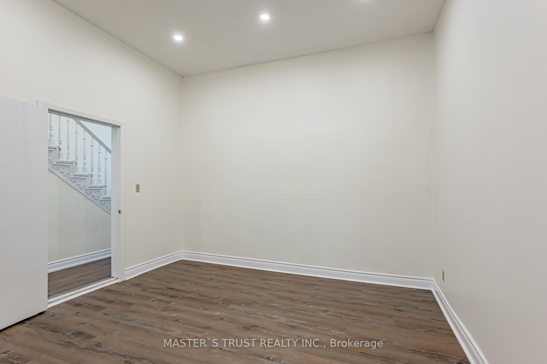 Photo 9 of Unit Main Floor, 246 Major Street, Toronto, University — HOMEH