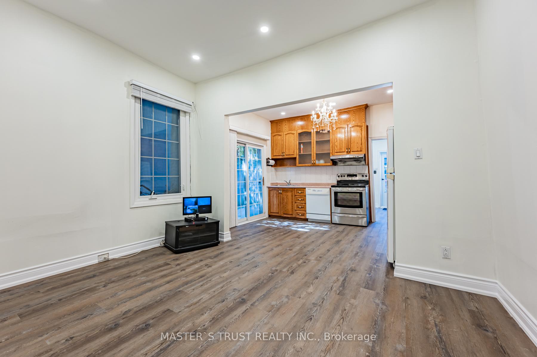 Photo 13 of Unit Main Floor, 246 Major Street, Toronto, University — HOMEH