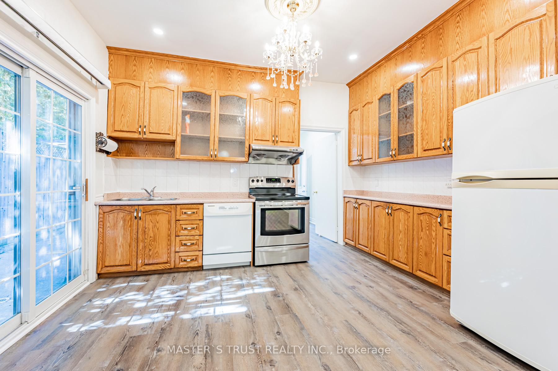 Photo 15 of Unit Main Floor, 246 Major Street, Toronto, University — HOMEH