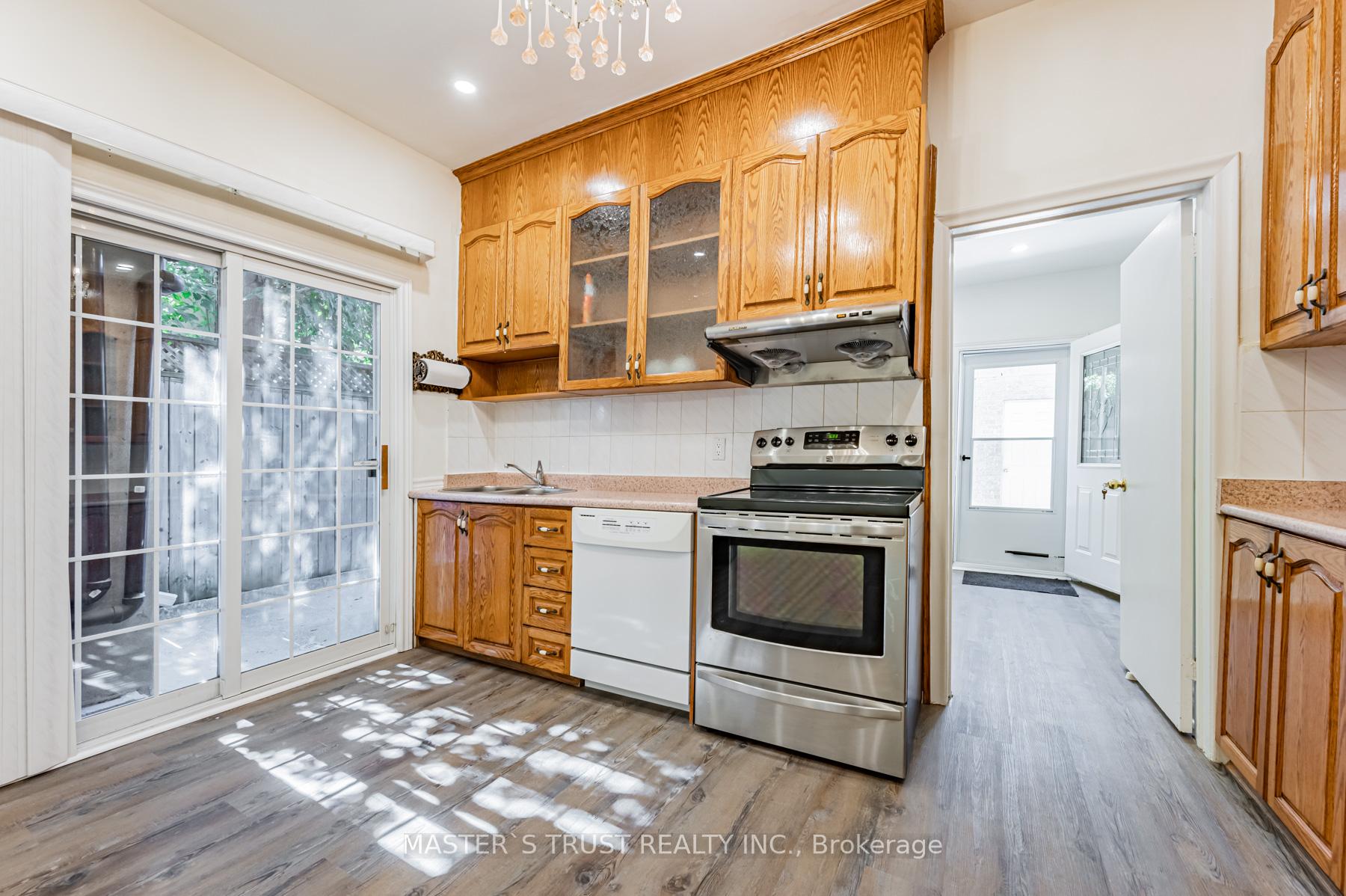 Photo 16 of Unit Main Floor, 246 Major Street, Toronto, University — HOMEH